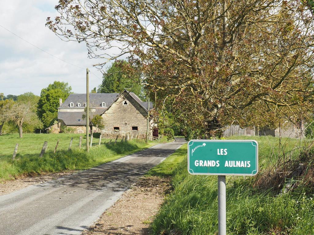 Bed and Breakfast Les Grands-Aulnais Cossé-le-Vivien Exterior foto